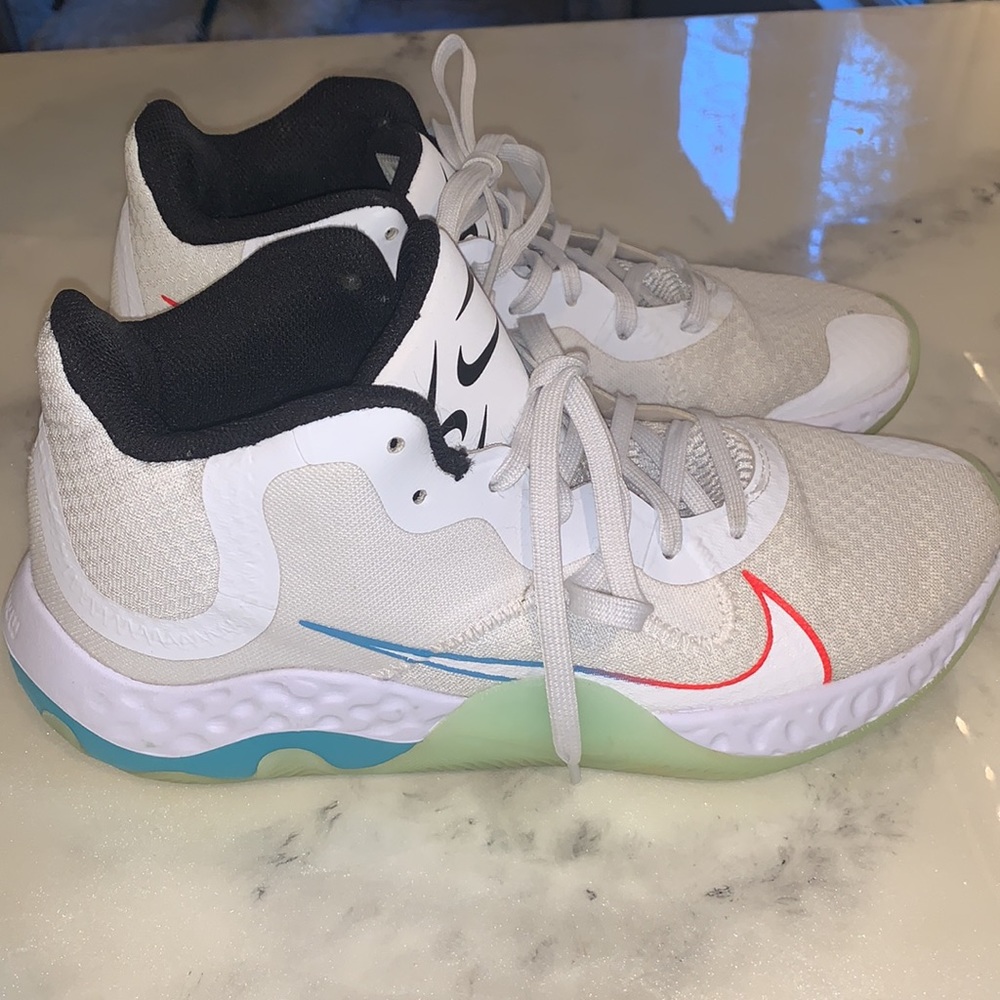 Nike Renew Elevate basketball shoes